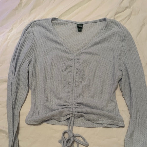 Baby blue scrunch long sleeve - Picture 1 of 2